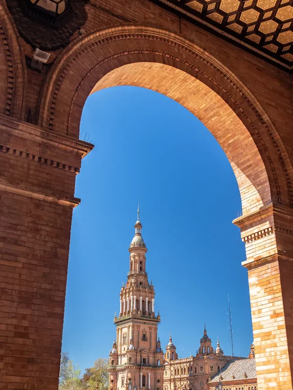 Ven a conocer la arquitectura de Sevilla alojate en Las Terrazas de Triana apartamentos perfectos para viajes en familia con parejas o con amigos
